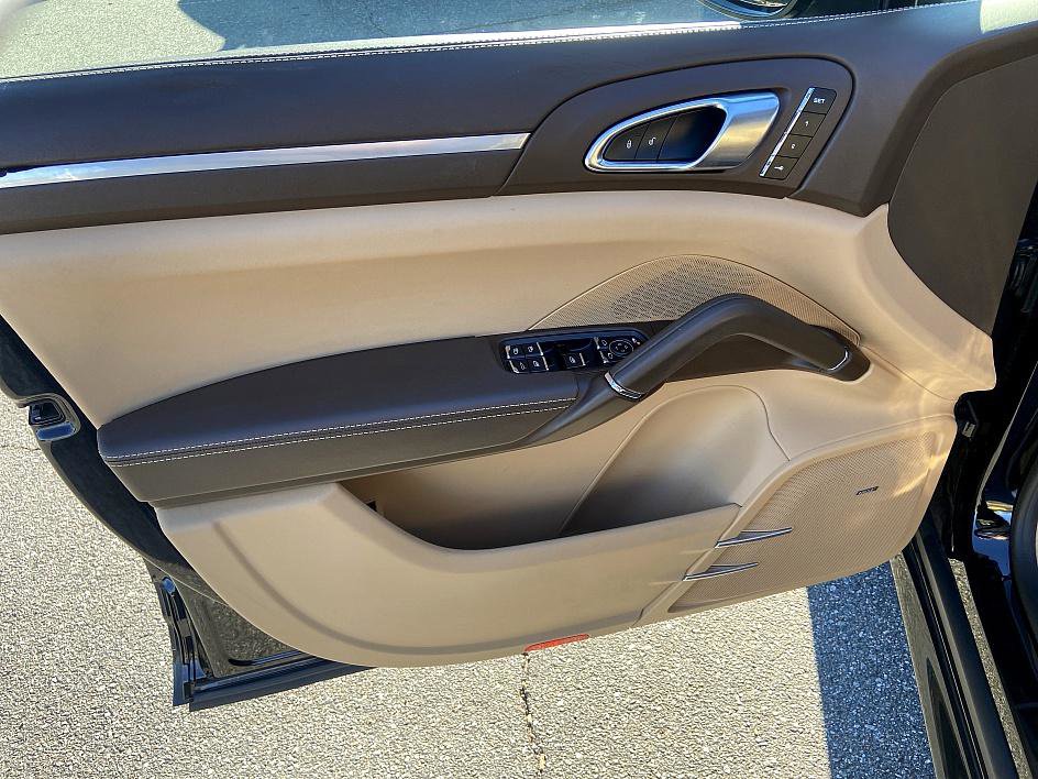 Used 2018 Porsche Cayenne GTS image 9