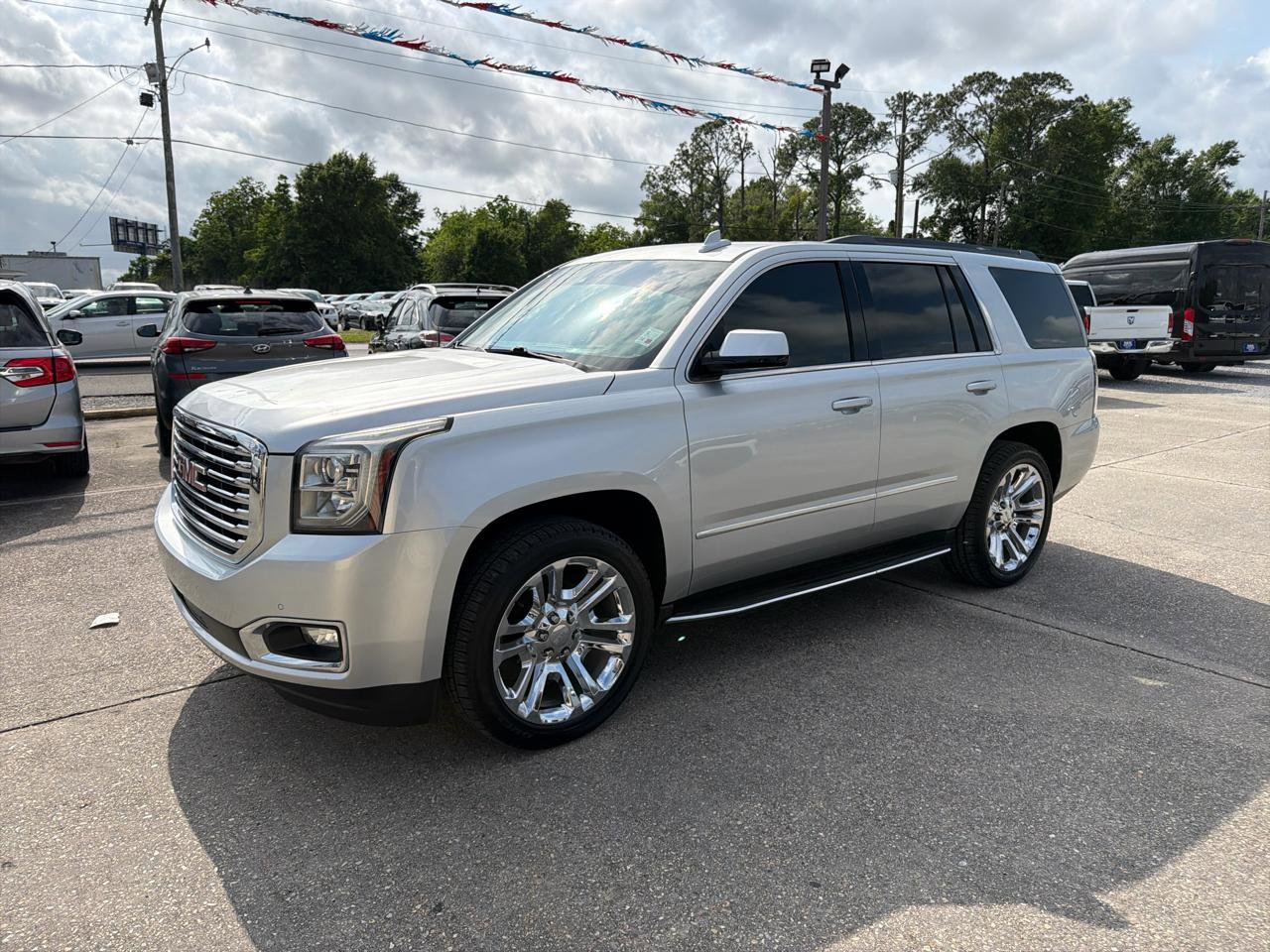 Used 2017 GMC Yukon SLT w/ Premium Edition RWD image 2