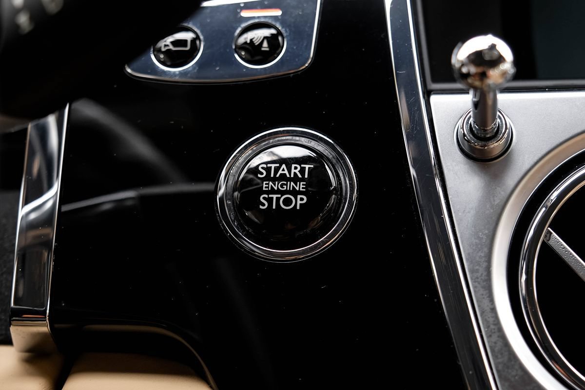 Used 2016 Rolls-Royce Wraith RWD image 17