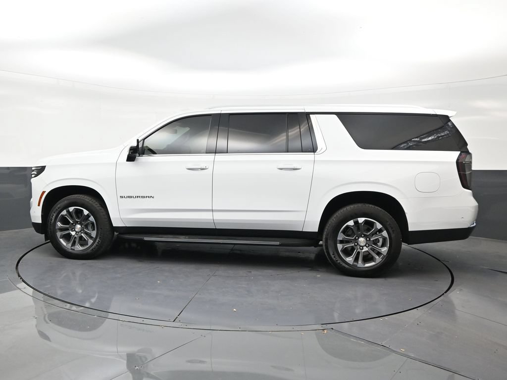 Used 2026 Chevrolet Suburban LT w/ Comfort Package RWD image 2