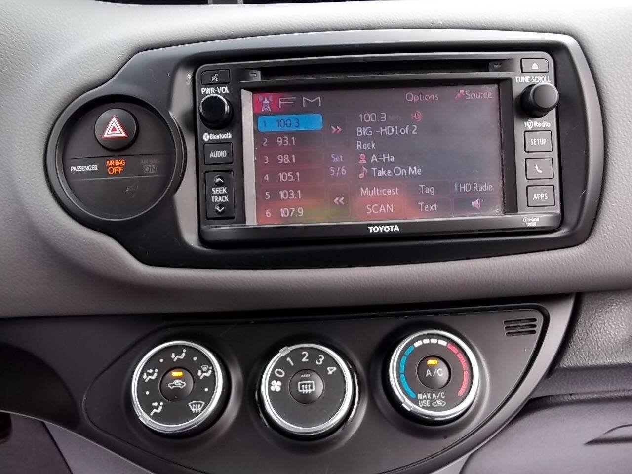 Used 2015 Toyota Yaris L FWD image 13