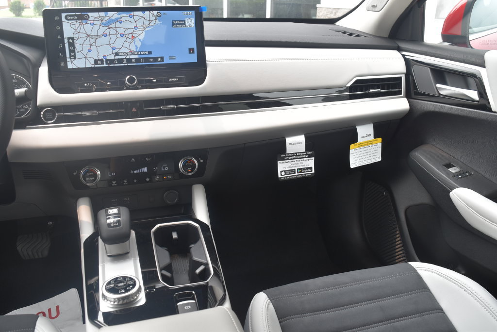 New 2026 Mitsubishi Outlander SE AWD/4WD image 14