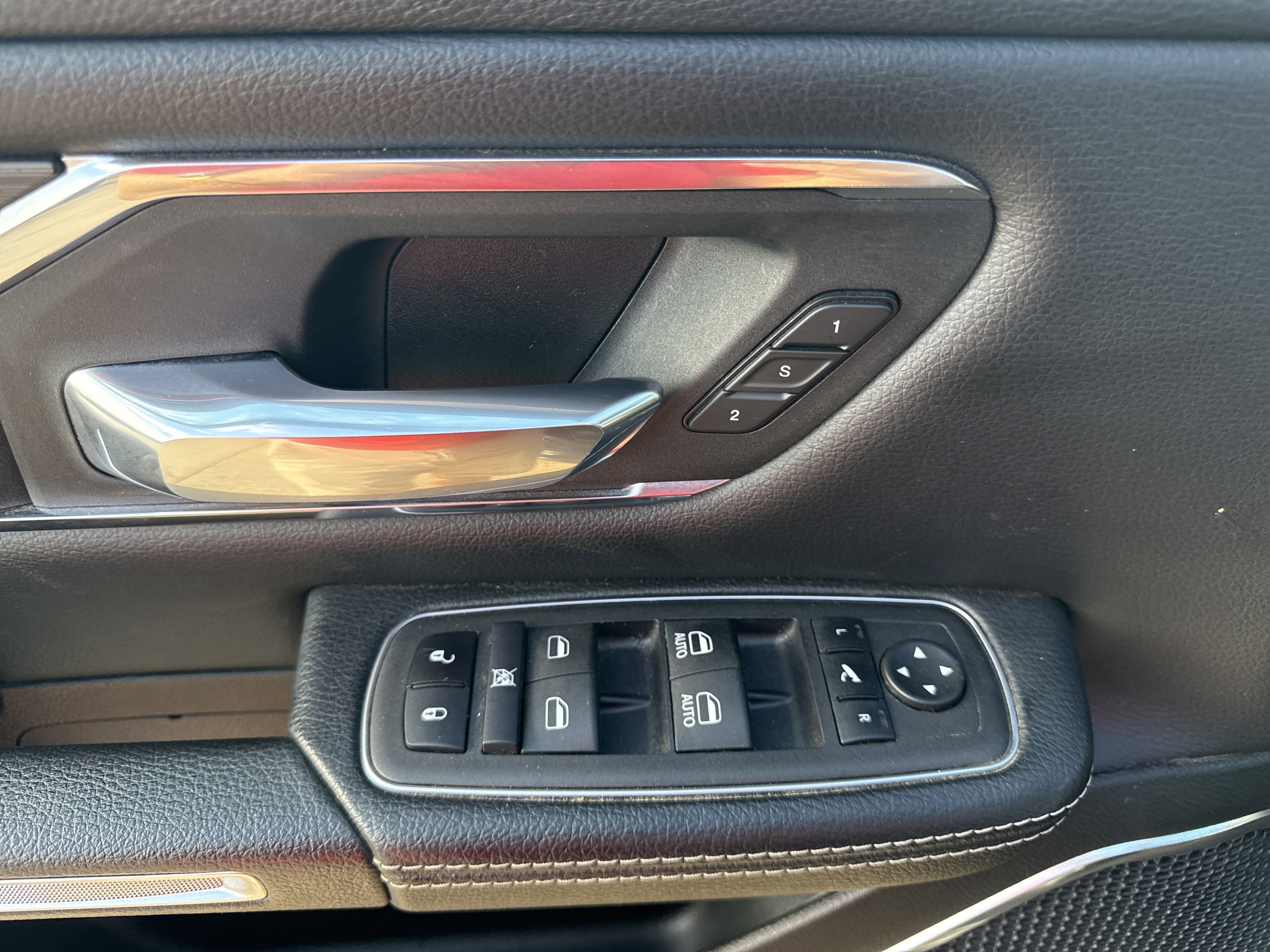 Used 2024 RAM 1500 Laramie image 16