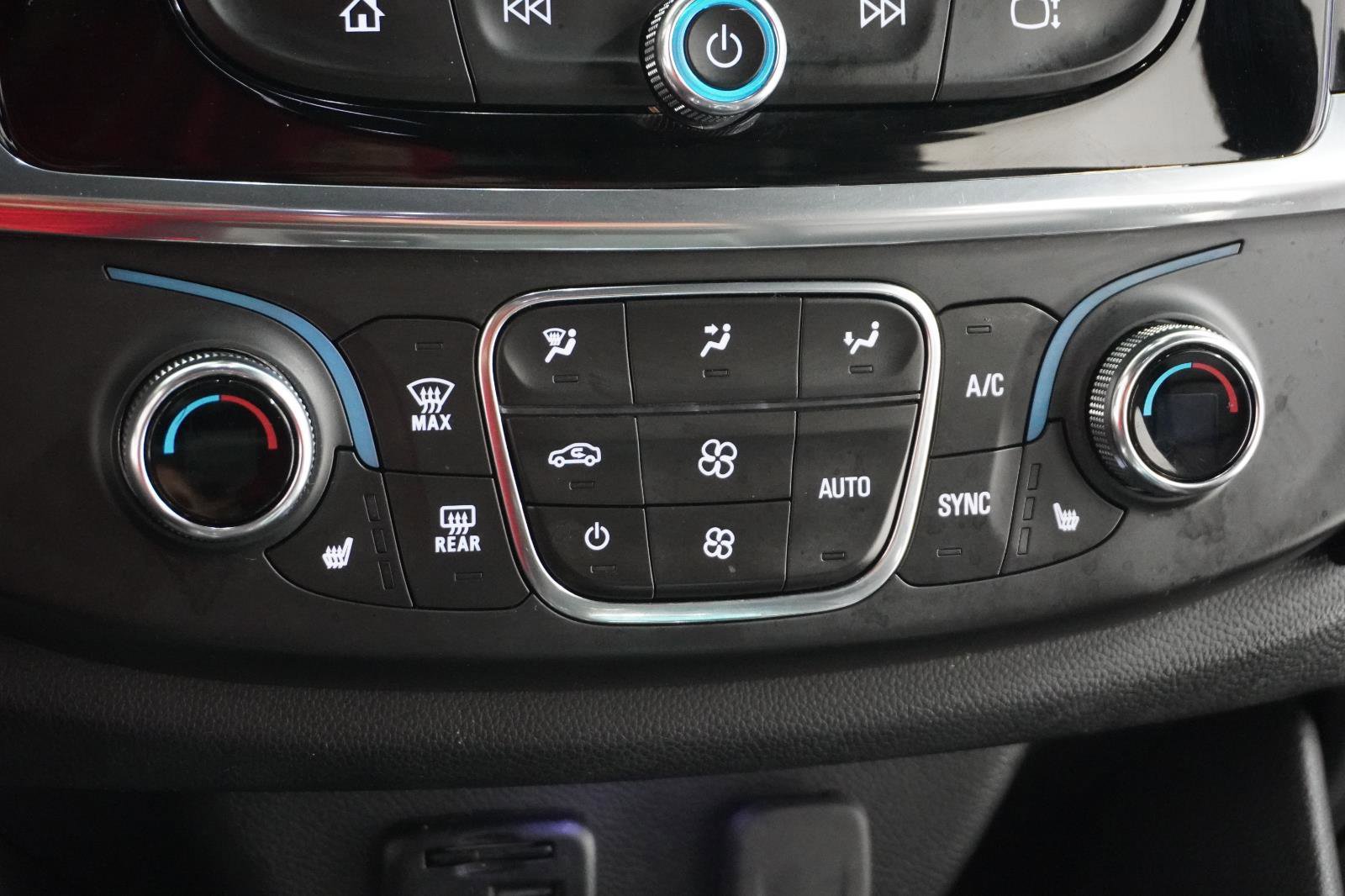 Used 2023 Chevrolet Traverse RS image 34