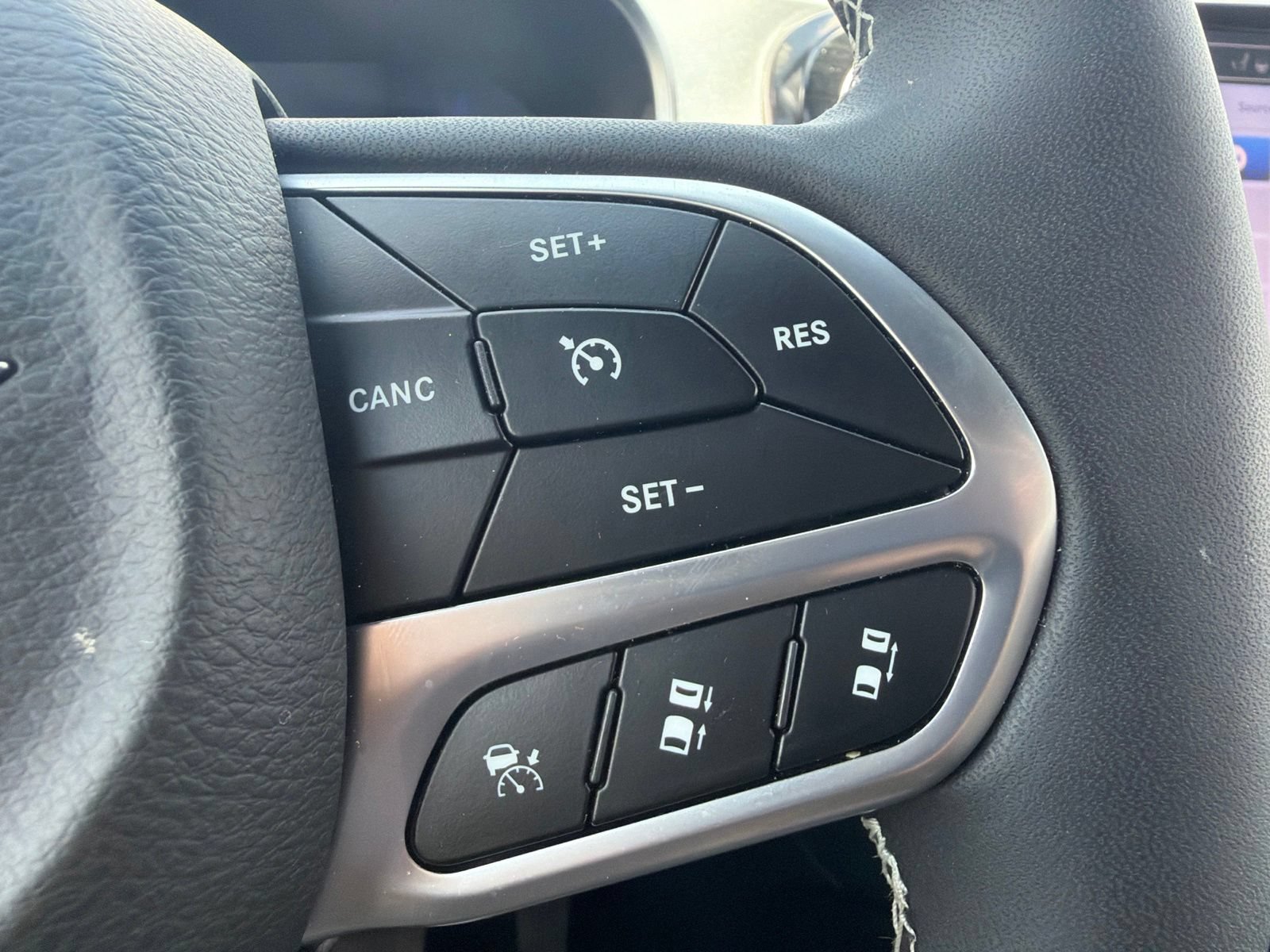Used 2026 Chrysler Pacifica Limited FWD image 23