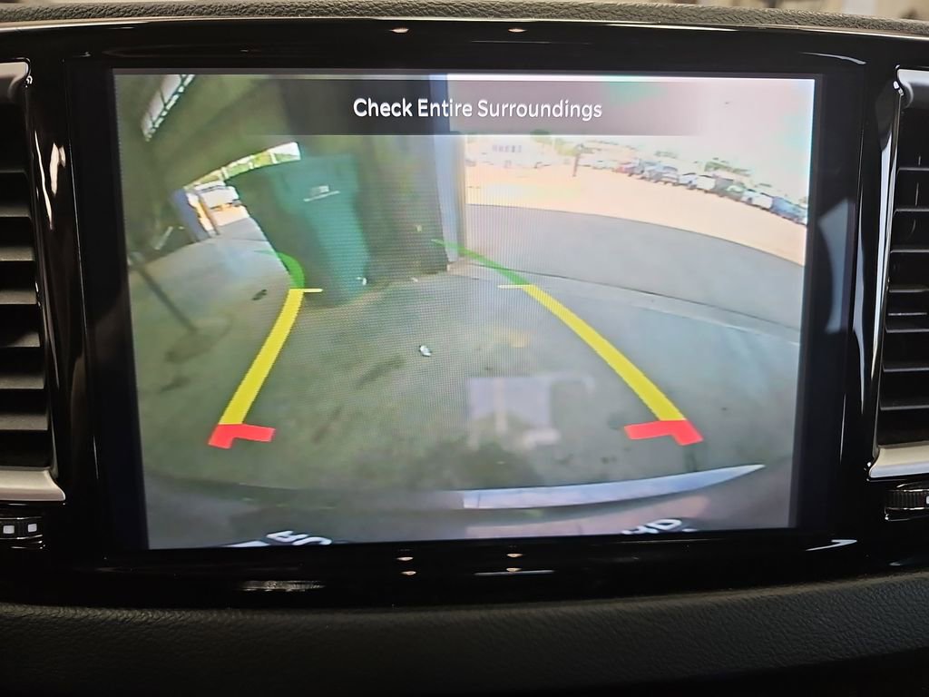 Used 2023 Chrysler Pacifica Touring-L FWD image 22