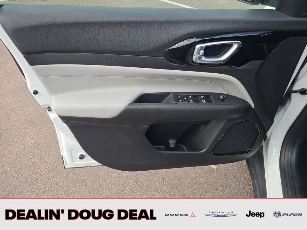 Used 2023 Jeep Compass Limited image 11