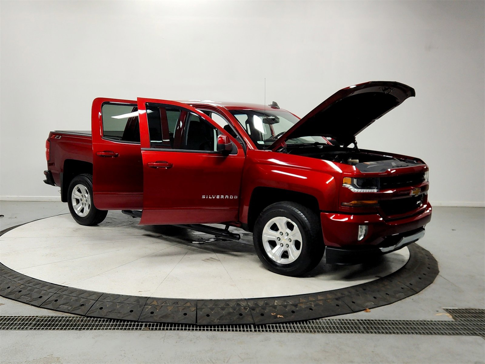 Used 2018 Chevrolet Silverado 1500 LT w/ All Star Edition image 9