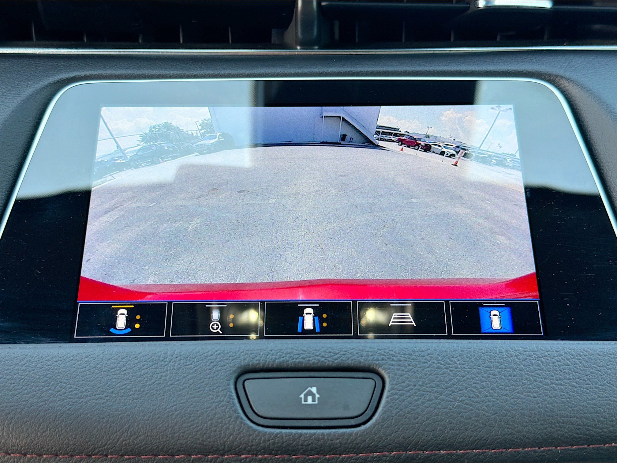 Used 2022 Cadillac XT4 Sport w/ Comfort Package FWD image 32