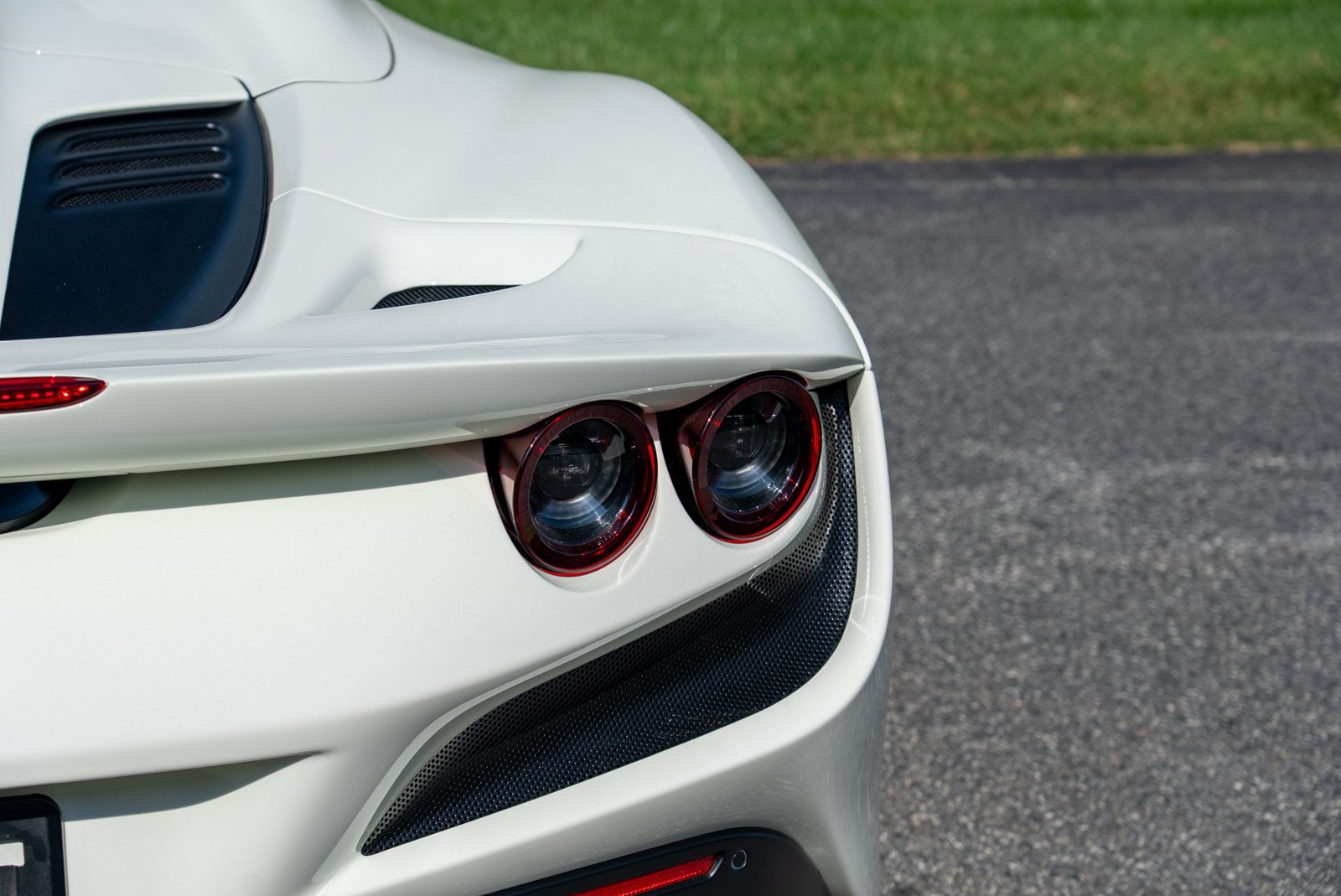 Used 2022 Ferrari F8 Tributo RWD image 13