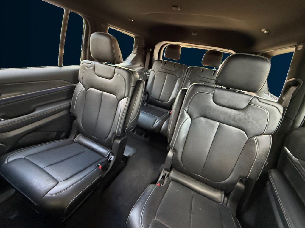 Used 2023 Jeep Grand Cherokee L Overland AWD/4WD image 16