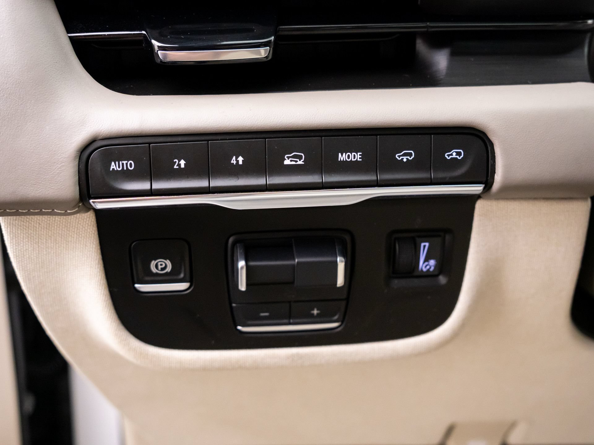 Used 2024 Cadillac Escalade Sport Platinum w/ LPO, ONYX Package AWD/4WD image 19
