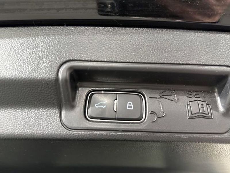 Used 2022 Ford Explorer XLT w/ Equipment Group 202A image 15