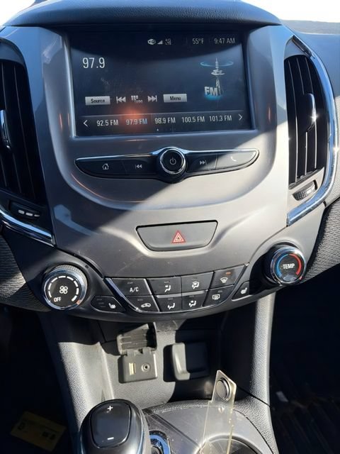 Used 2018 Chevrolet Cruze LT w/ Convenience Package FWD image 6