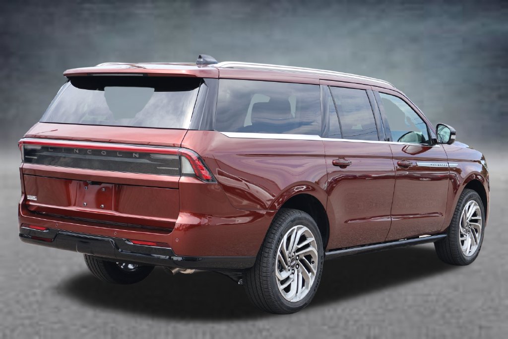 New 2027 Lincoln Navigator L Reserve AWD/4WD image 3
