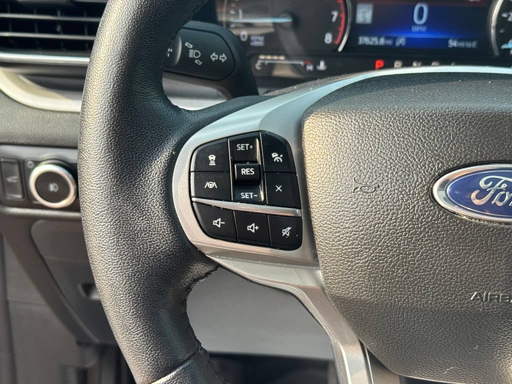 Used 2023 Ford Explorer XLT w/ Equipment Group 202A AWD/4WD image 16