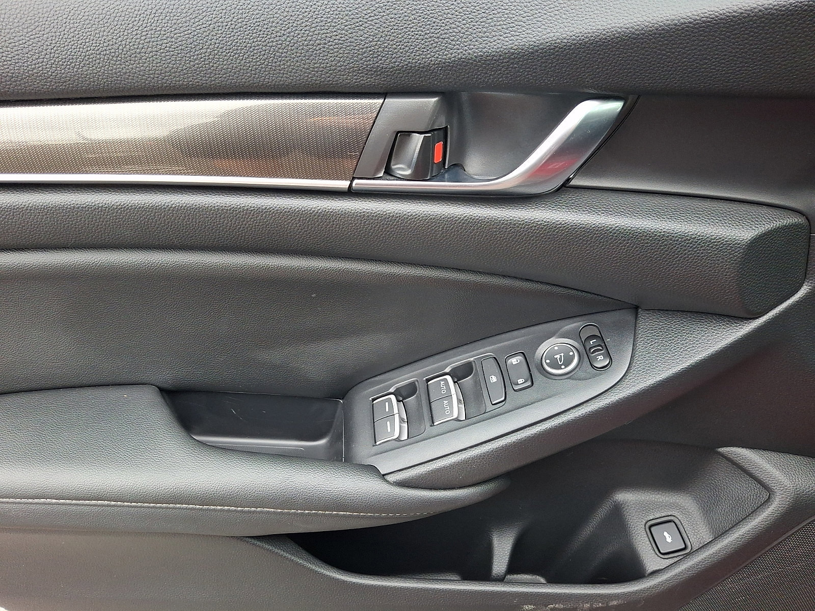Used 2019 Honda Accord Sport image 12