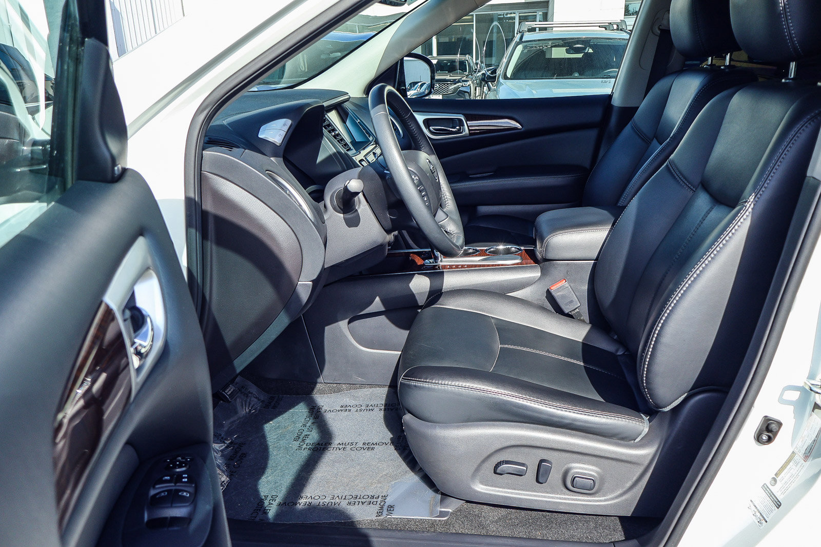 Used 2015 Nissan Pathfinder SL w/ Cargo Package image 2