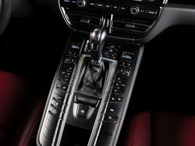 Certified 2020 Porsche Macan AWD/4WD image 17