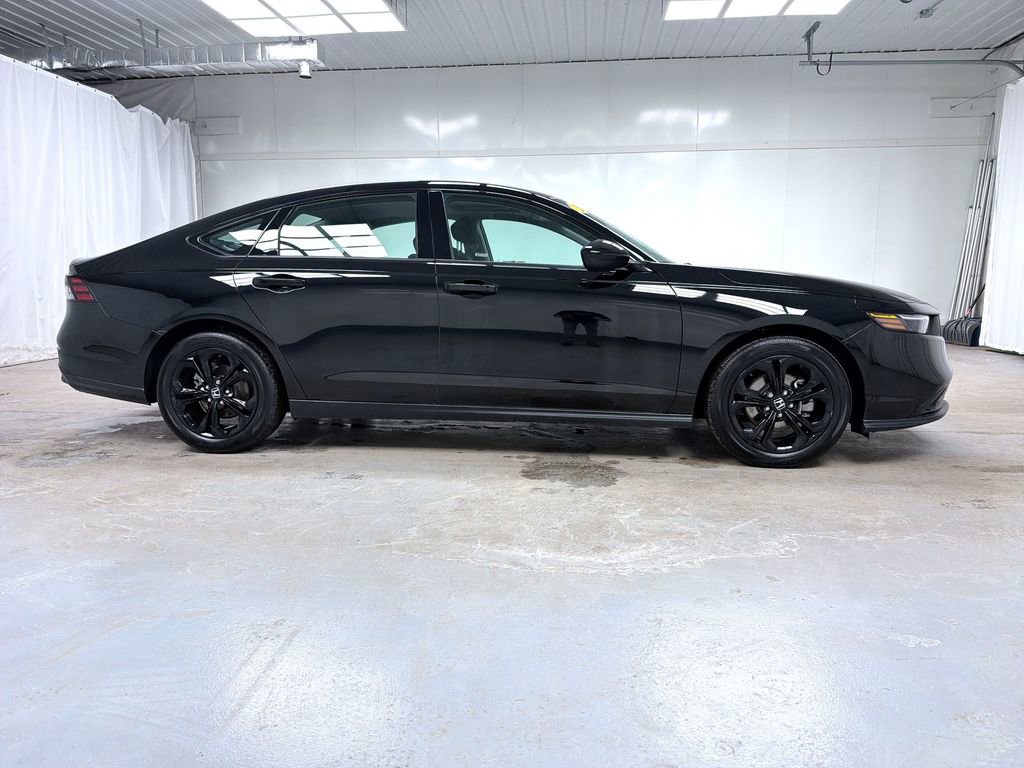 Used 2025 Honda Accord SE image 10