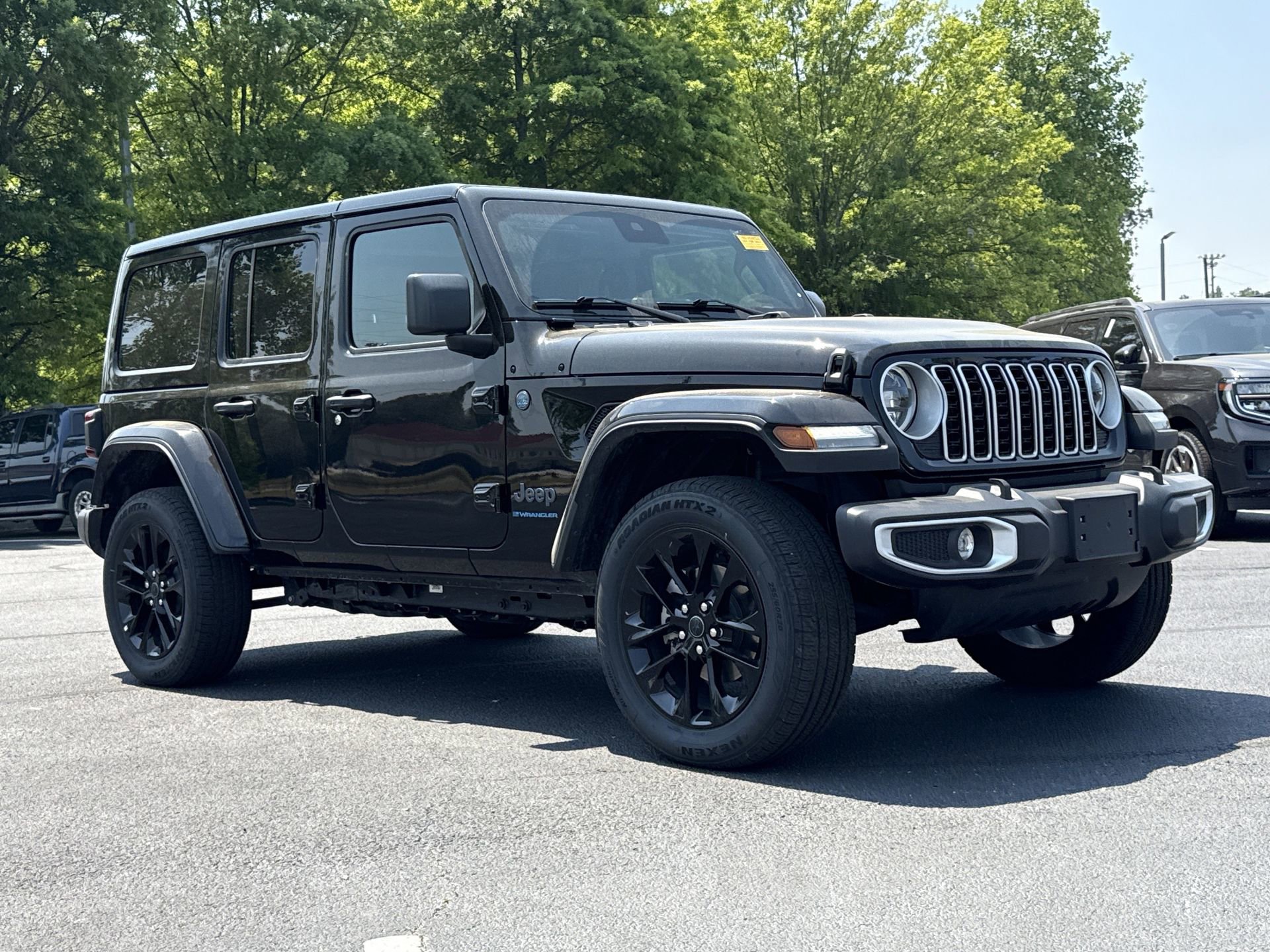 Used 2025 Jeep Wrangler Unlimited Sahara w/ Safety Group AWD/4WD image 24