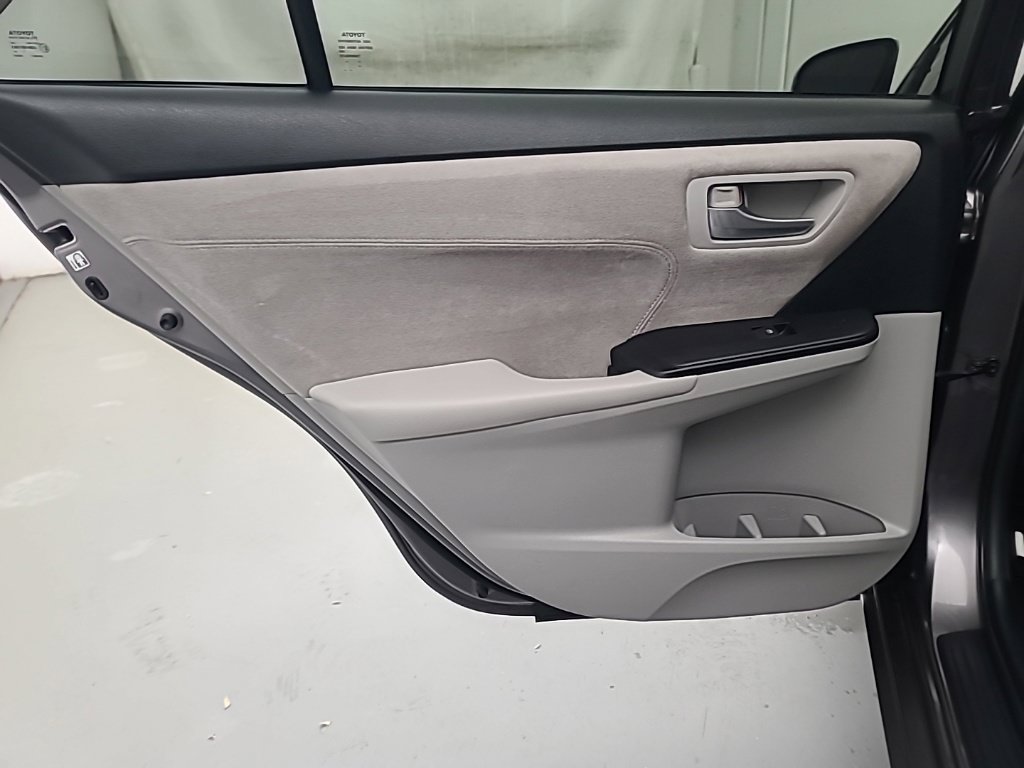 Used 2015 Toyota Camry XSE FWD image 19
