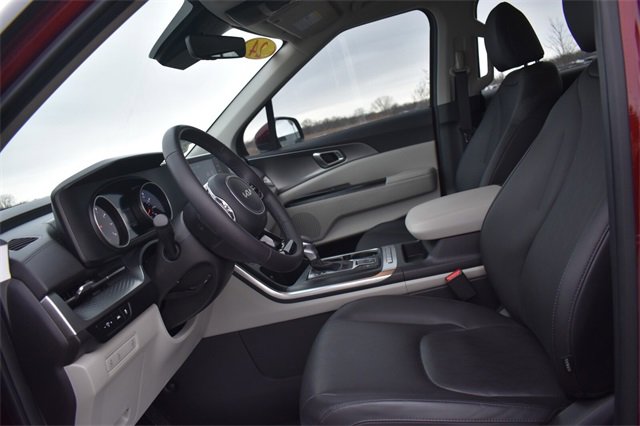 Certified 2024 Kia Carnival LX image 21