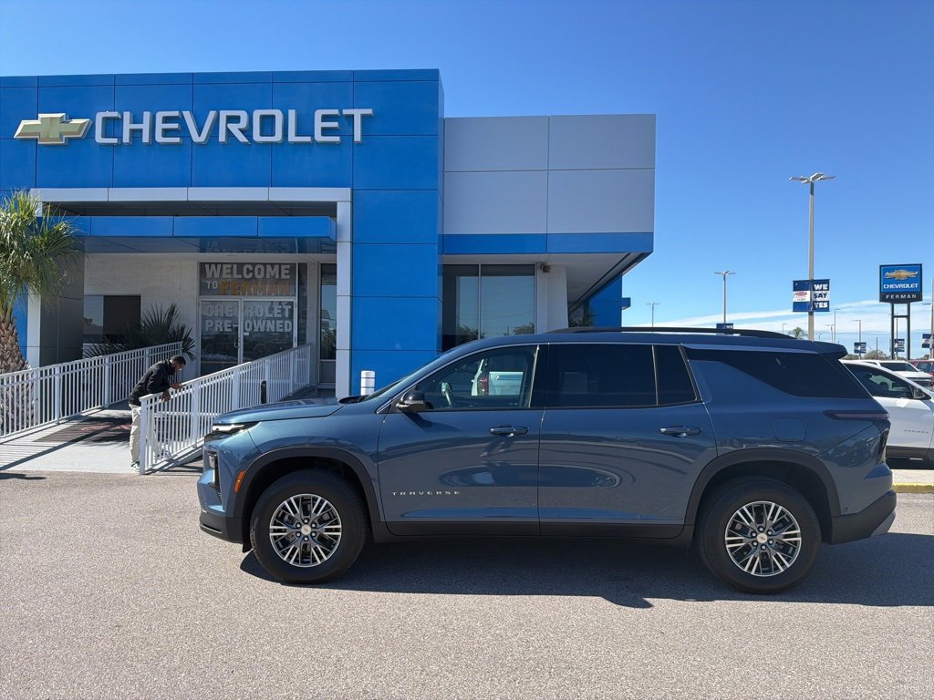 Used 2025 Chevrolet Traverse LT w/ Enhanced Driving Package image 12