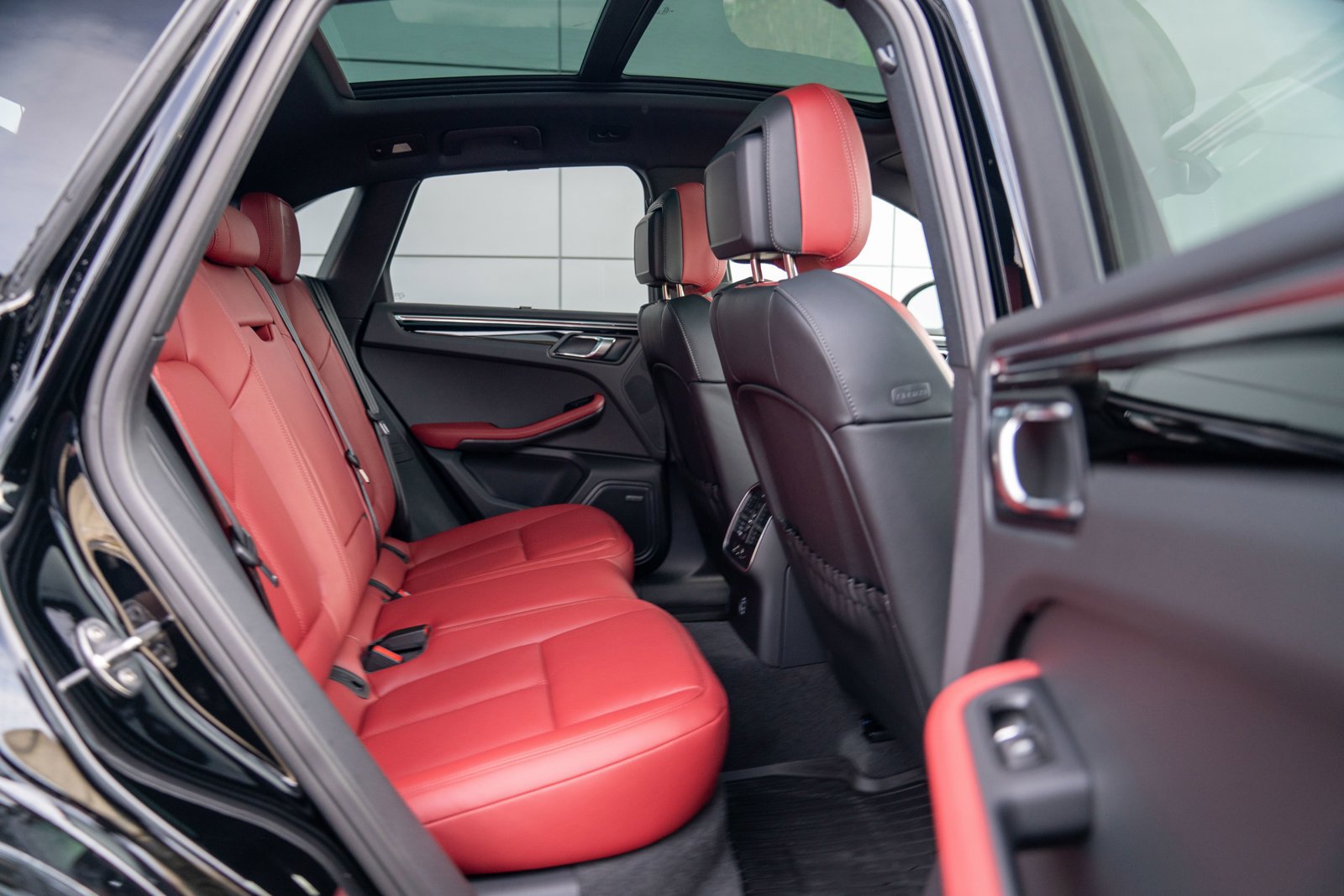 New 2026 Porsche Macan Turbo AWD/4WD image 26