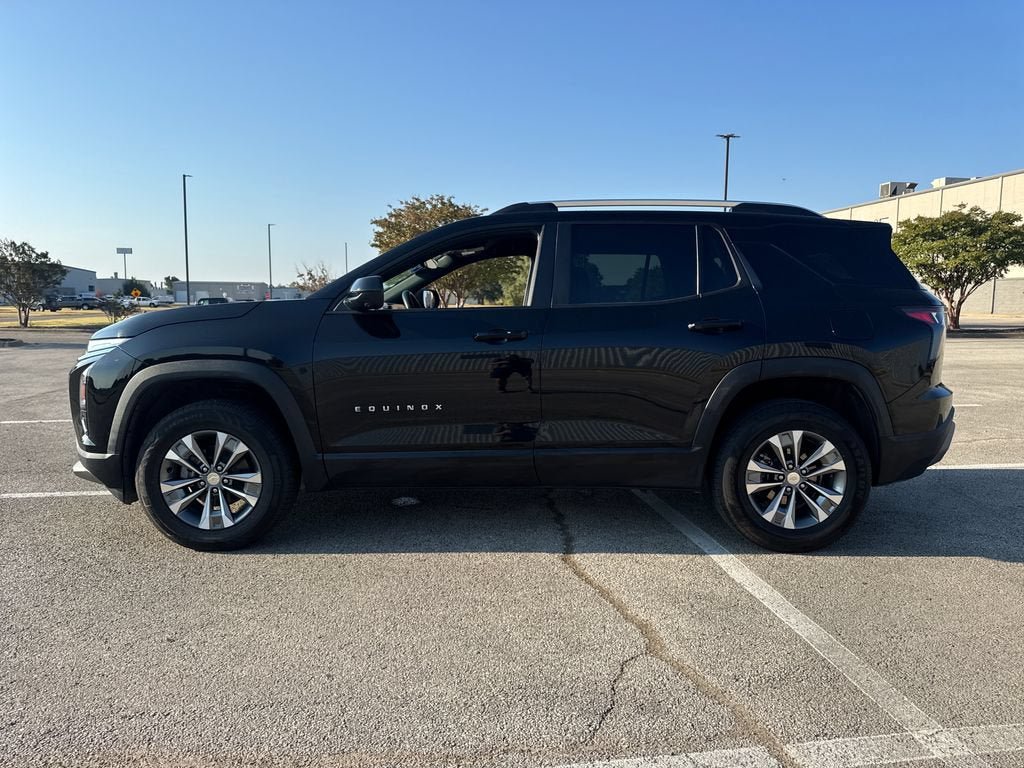 Used 2025 Chevrolet Equinox LT AWD/4WD image 3