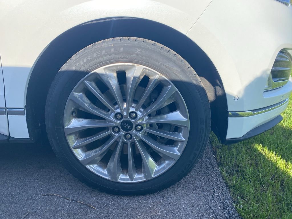 Used 2020 Ford Edge Titanium w/ Equipment Group 301A AWD/4WD image 4