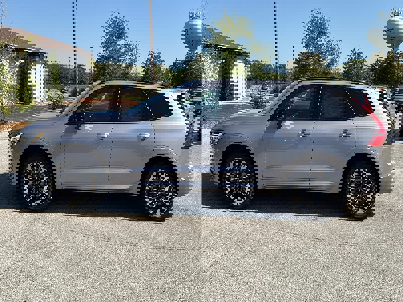 New 2026 Volvo XC60 B5 Plus w/ Climate Package image 8