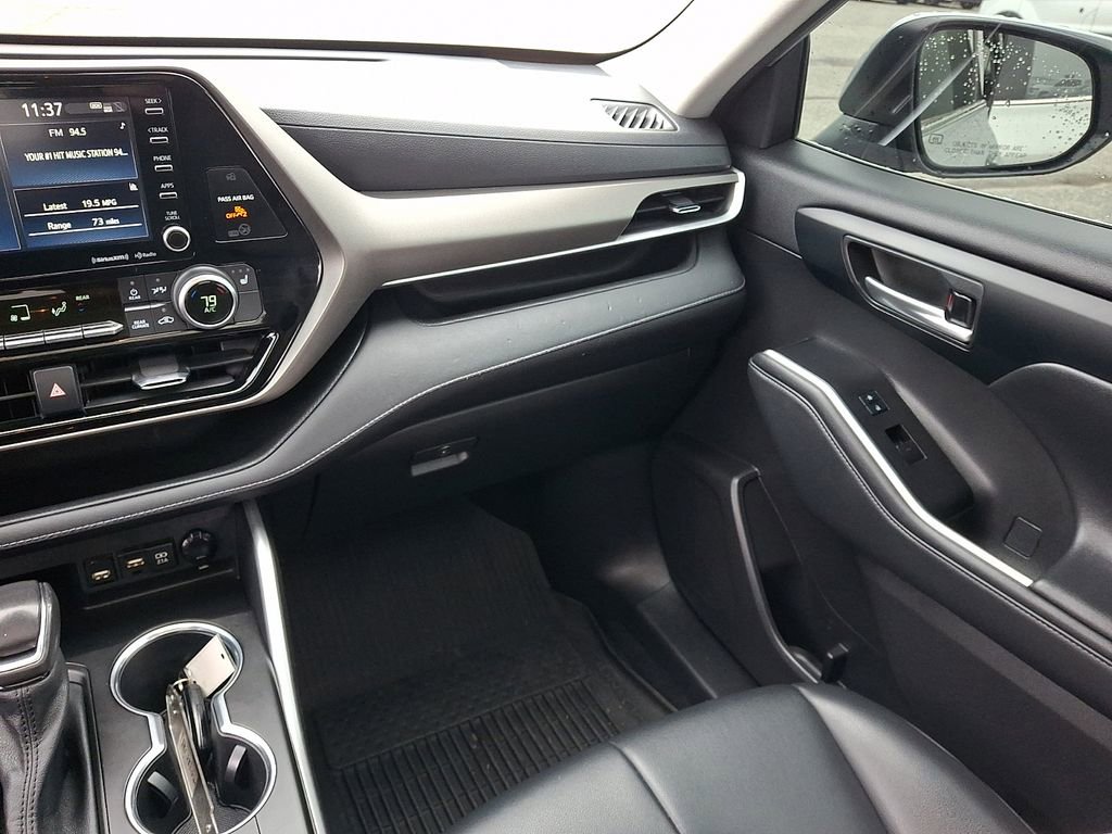 Used 2021 Toyota Highlander XLE image 17