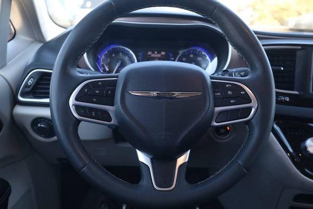 Used 2023 Chrysler Voyager LX image 12