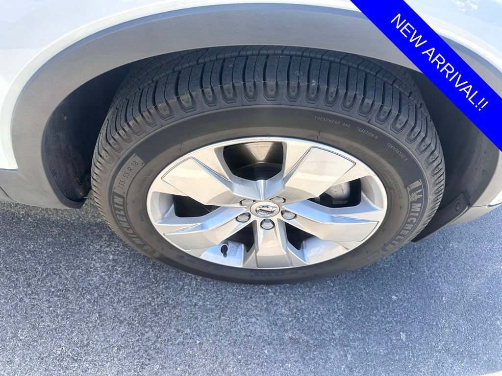 Used 2020 Volvo XC40 T5 Momentum w/ Protection Package Premier AWD/4WD image 8