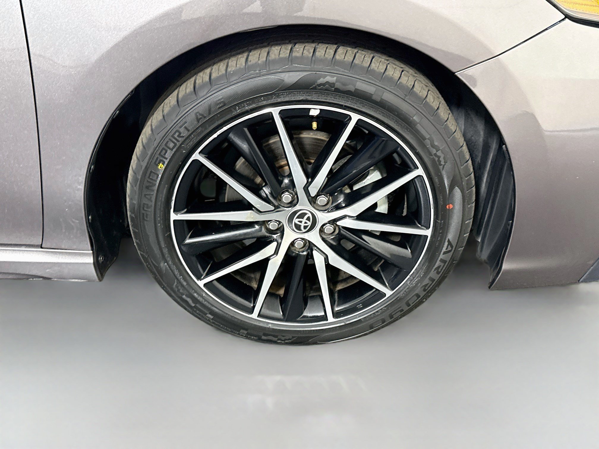 Used 2021 Toyota Camry SE w/ Carpet Mat Package (TMS) FWD image 31