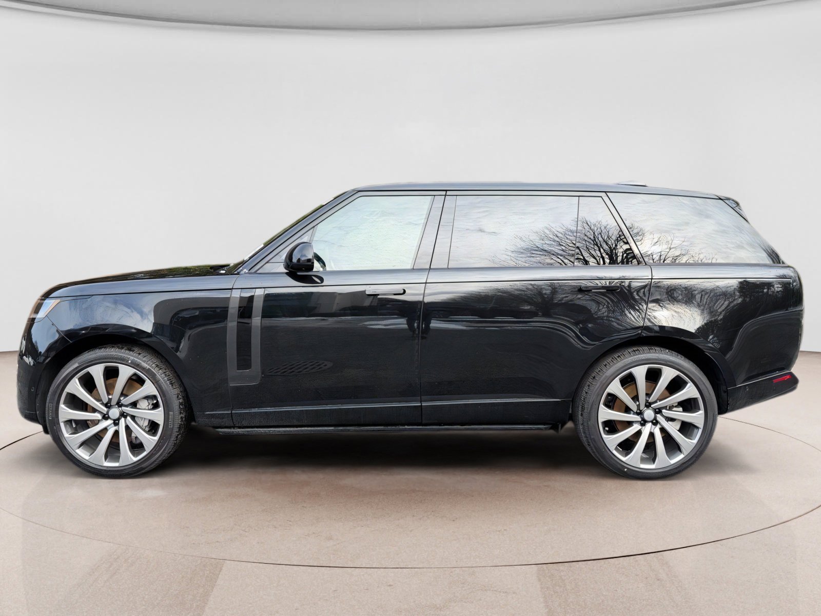 New 2025 Land Rover Range Rover Long Wheelbase SE image 2