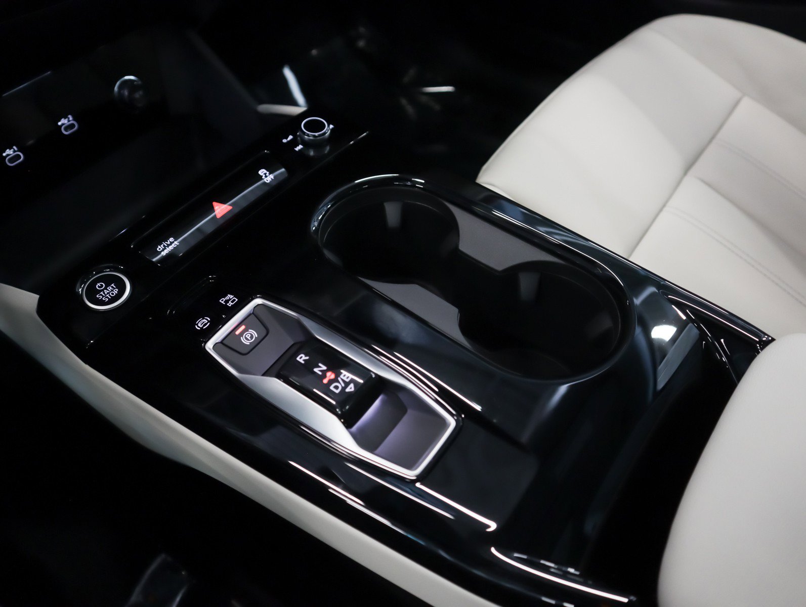 New 2025 Audi Q6 e-tron Premium AWD/4WD image 21