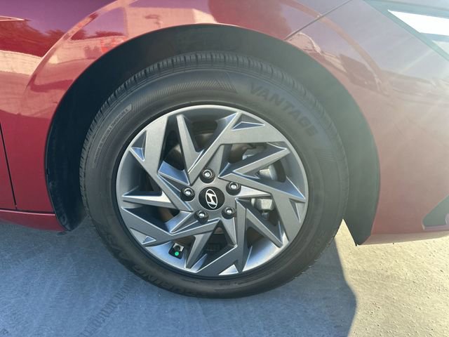 Used 2024 Hyundai Elantra SEL image 11