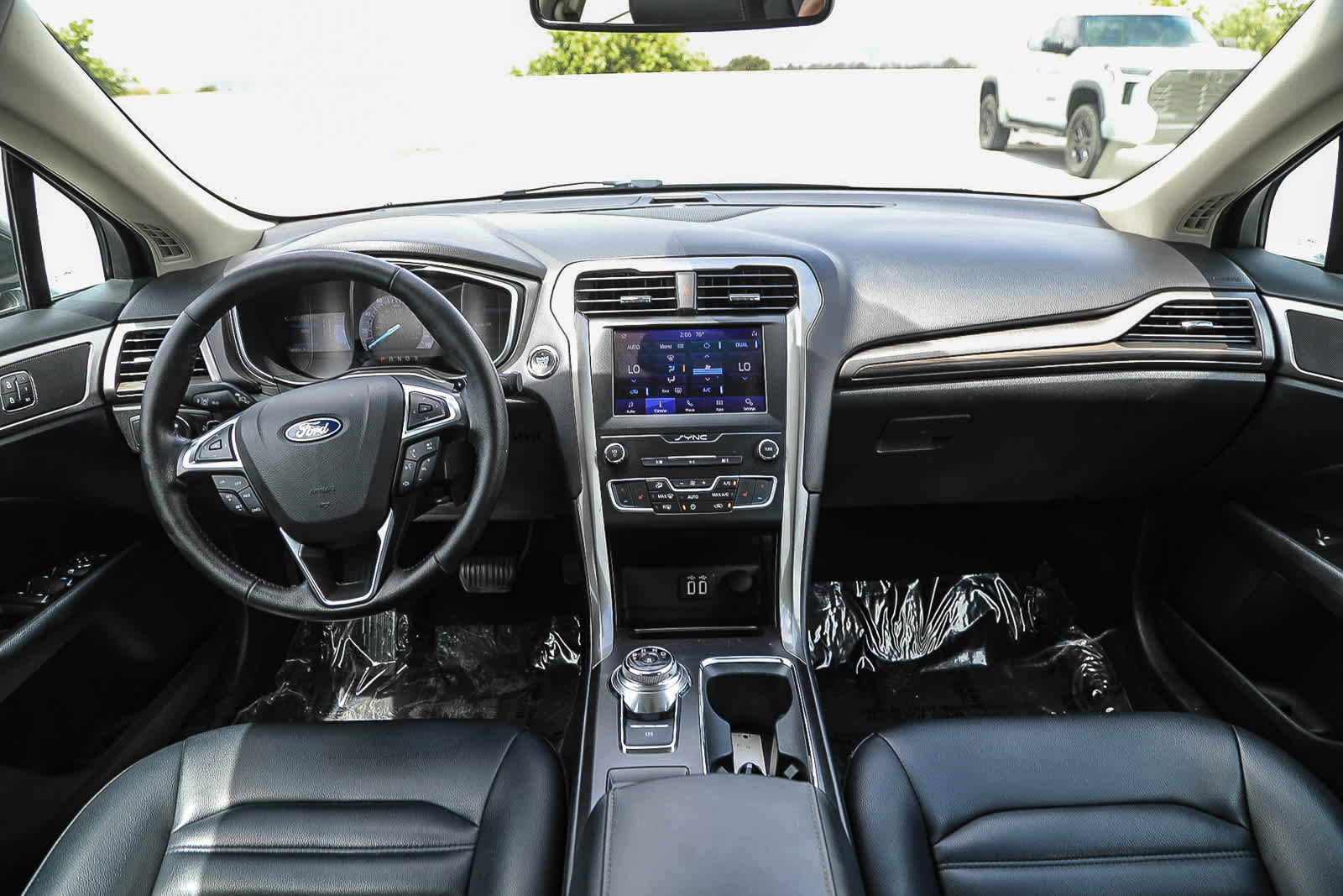 Used 2019 Ford Fusion SEL FWD image 12