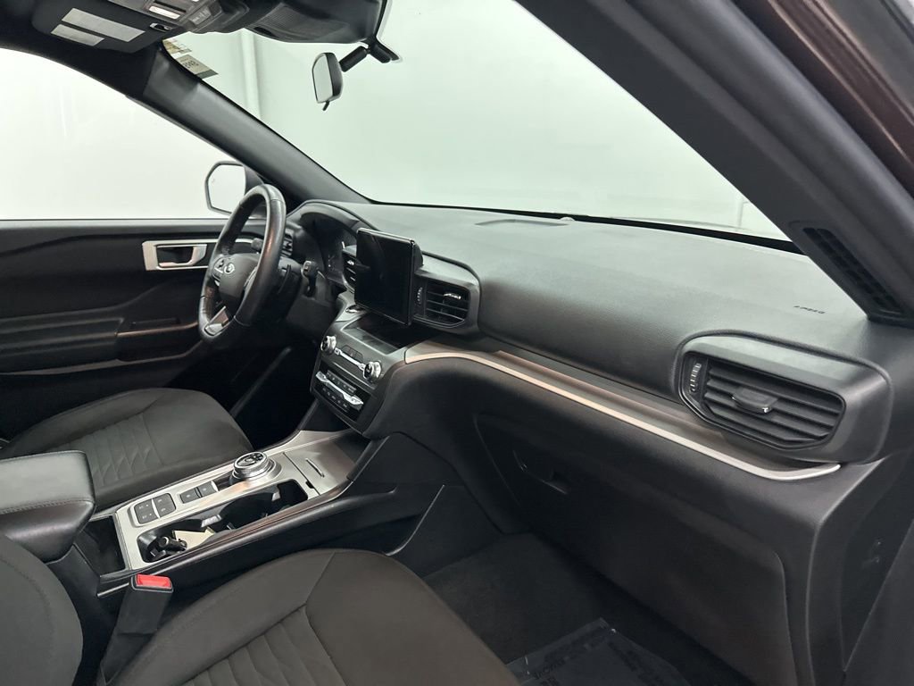 Used 2020 Ford Explorer XLT image 30