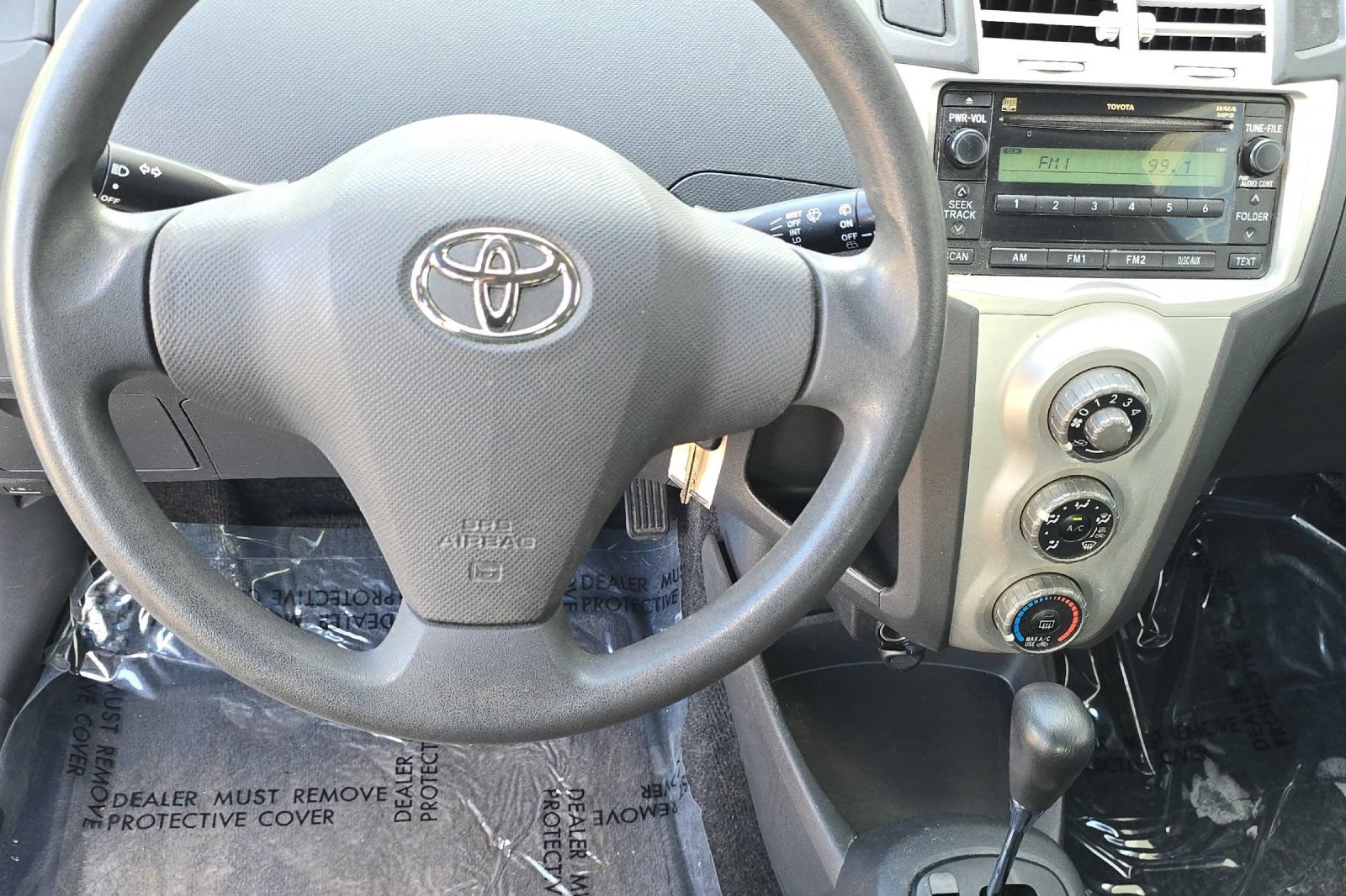 Used 2007 Toyota Yaris 2-Door Hatchback FWD image 14