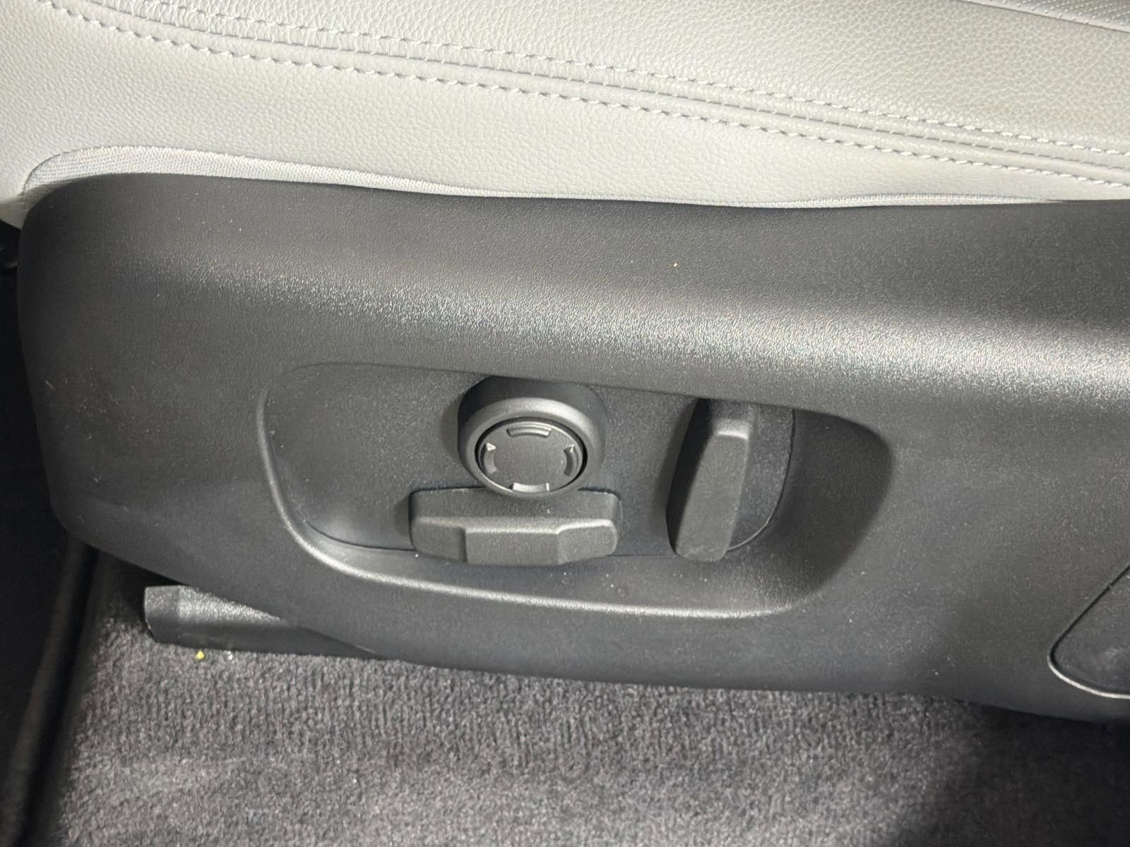 New 2026 Land Rover Range Rover Velar S image 24