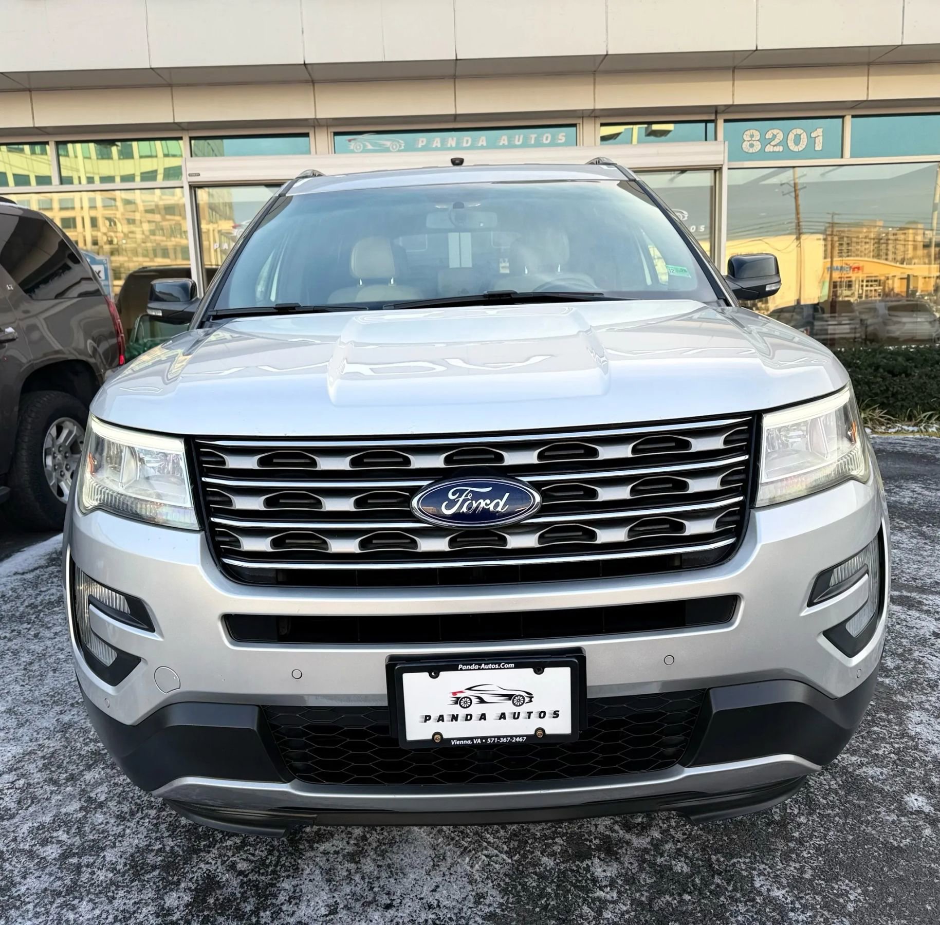 Used 2016 Ford Explorer XLT w/ Equipment Group 202A image 2