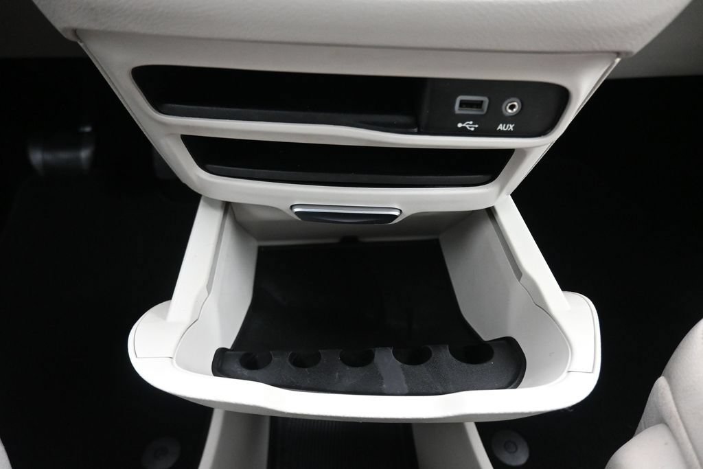 Used 2017 Chrysler Pacifica Touring-L w/ Tire & Wheel Group FWD image 19