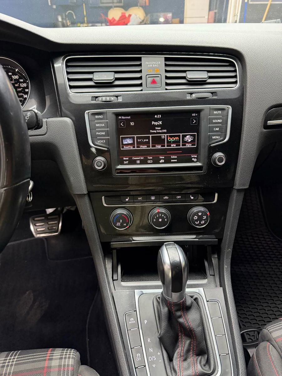 Used 2016 Volkswagen GTI SE FWD image 6