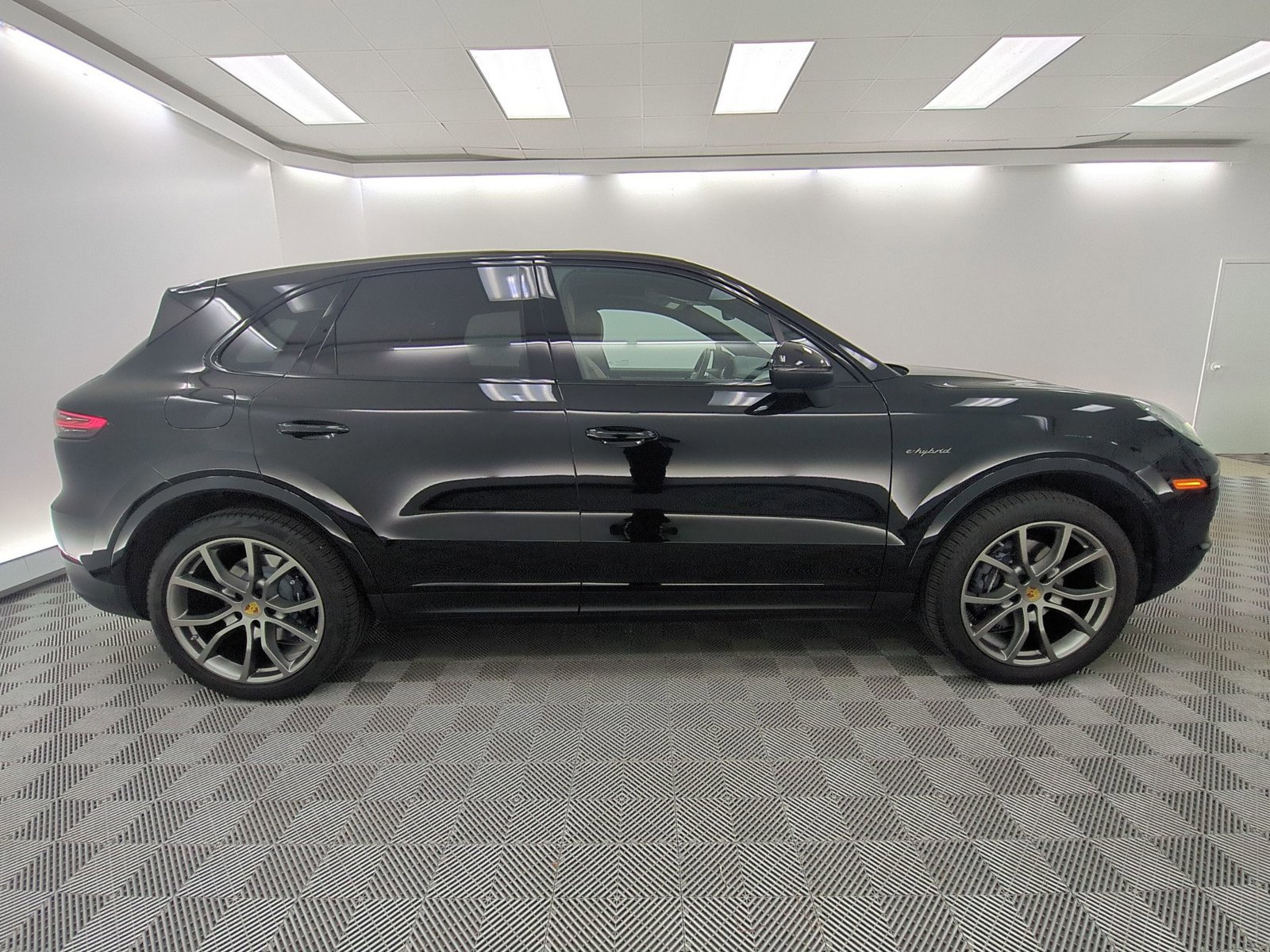 Certified 2023 Porsche Cayenne E-Hybrid image 8