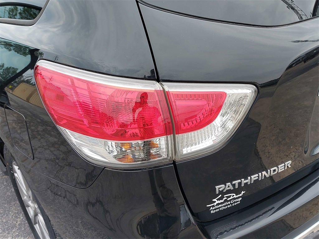 Used 2016 Nissan Pathfinder SV image 29