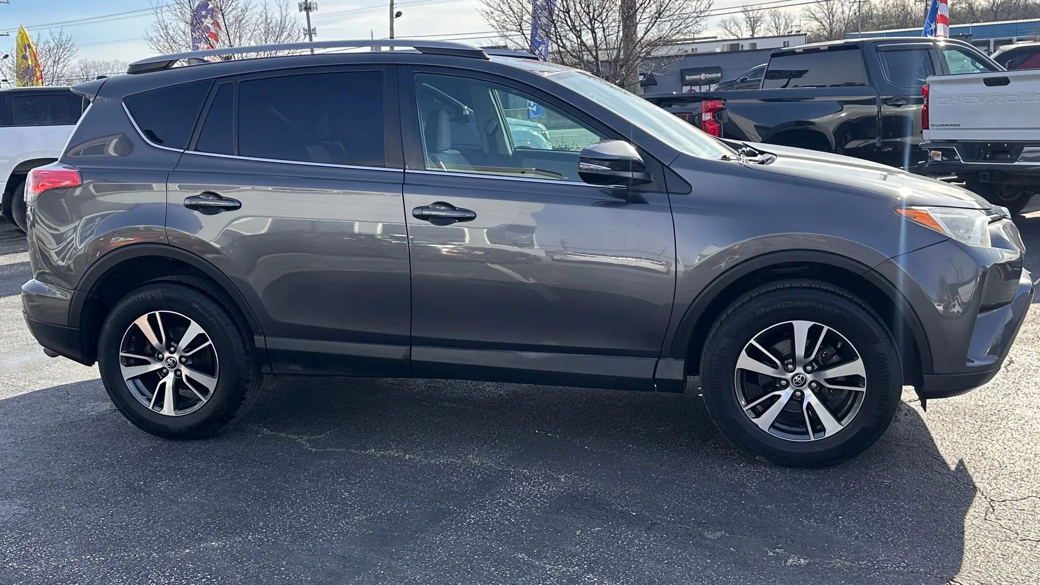 Used 2018 Toyota RAV4 XLE image 4