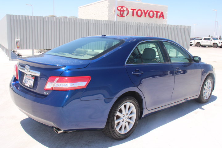 Used 2011 Toyota Camry XLE w/ XLE Extra-Value Pkg #2 FWD image 3